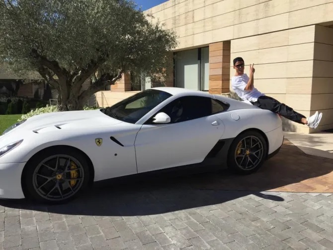 Tổng giá trị những chiếc xe Ronaldo sở hữu lên tới 17 triệu bảng. Ảnh: Instagram Ronaldo
