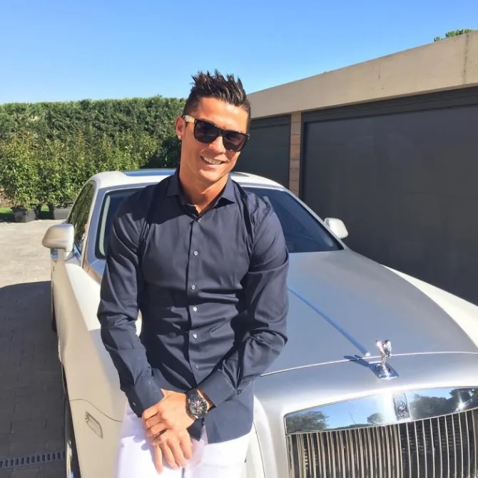 Trong bộ sưu tập xe của Ronaldo có 2 chiếc Rolls-Royce. Ảnh: Instagram Ronaldo
