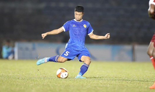 Trần Hữu Đông Triều trong màu áo câu lạc bộ Quảng Nam ở giải hạng Nhất 2023. Ảnh: FBNV

