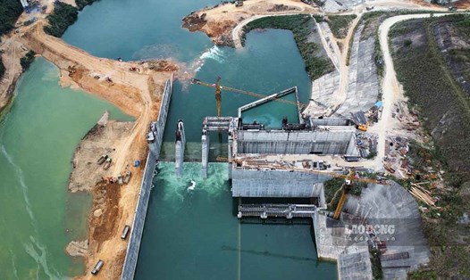 Dự án Thuỷ điện Yên Sơn hơn 2.600 tỉ đồng đã được khởi động trở lại sau 10 năm đắp chiếu. Ảnh: Nguyễn Tùng.