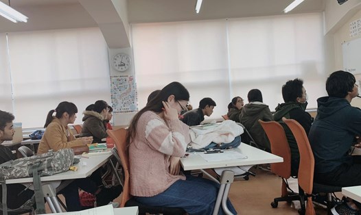 Một số du học sinh Nhật Bản không về nước ăn Tết vì vấn đề tài chính. Ảnh: NVCC
