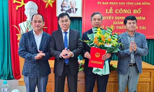 Ông Võ Ngọc Hiệp (thứ 2 từ bên trái) tạm thời phụ trách, điều hành hoạt động của UBND tỉnh Lâm Đồng. Ảnh: Chính Phong
