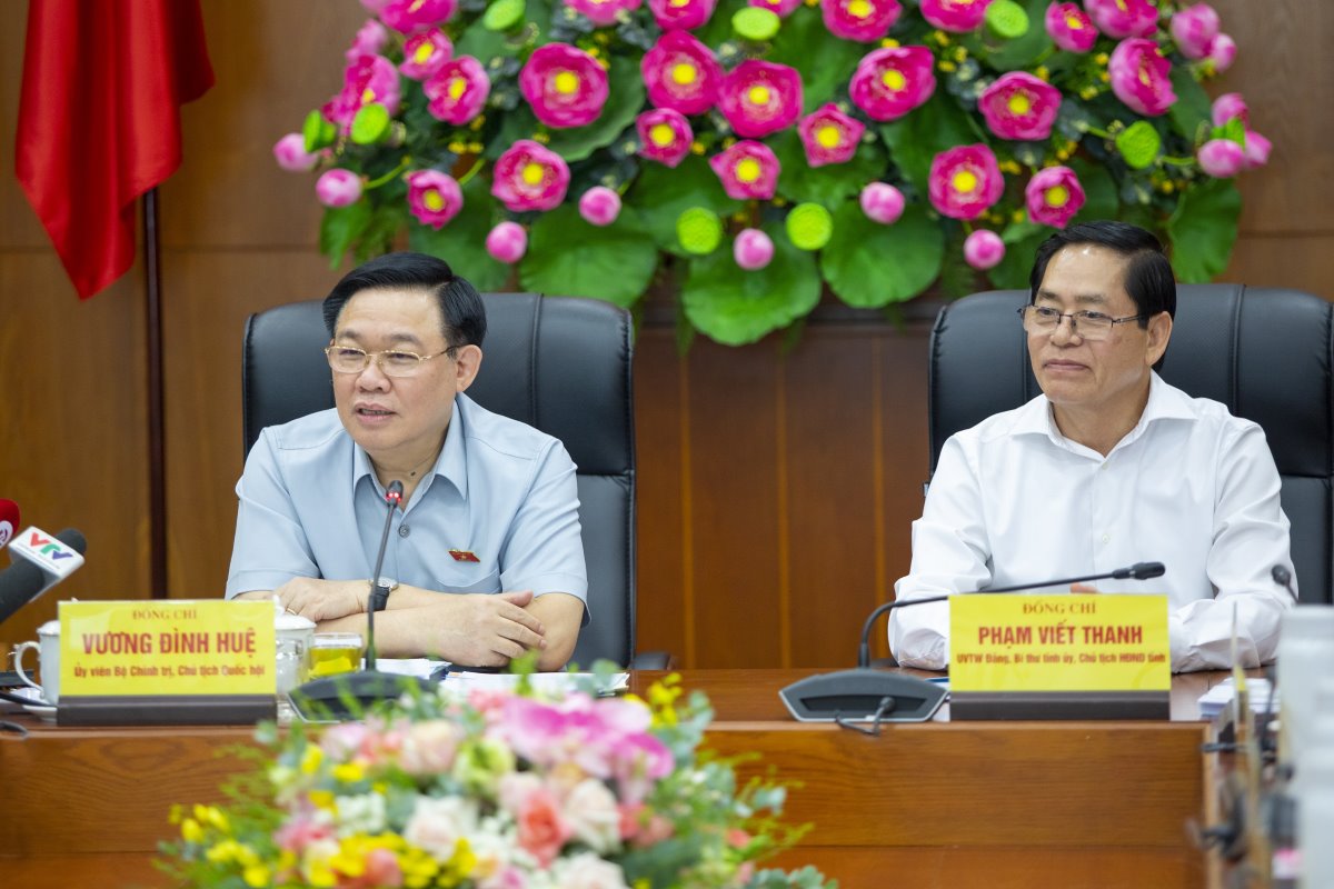 Chủ tịch Quốc hội Vương Đình Huệ chủ trì buổi làm việc với Ban Thường vụ Tỉnh ủy Bà Rịa - Vũng Tàu. Ảnh: Mạnh Thắng