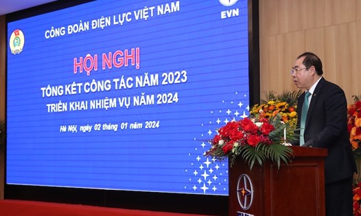 Ông Đỗ Đức Hùng - Chủ tịch Công đoàn Điện lực Việt Nam phát biểu khai mạc hội nghị. Ảnh: Hà Anh