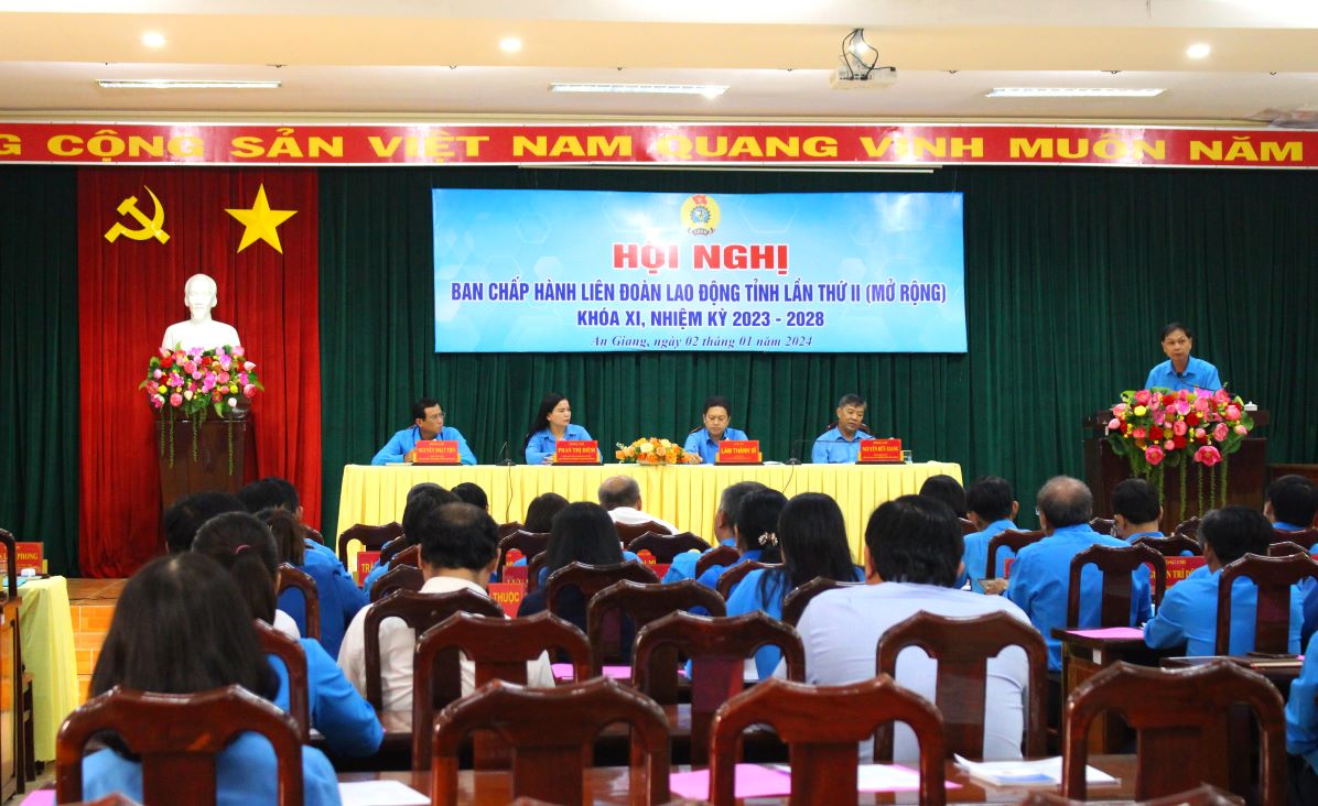 Tại Hội nghị Ban chấp hành LĐLĐ tỉnh An Giang lần thứ II (mở rộng) khóa XI, nhiệm kỳ 2023-2028 cho thấy công tác chăm lo đoàn viên, người lao động là thành tựu nổi bật trong năm 2023 của Công đoàn tỉnh An Giang. Ảnh: Lâm Điền