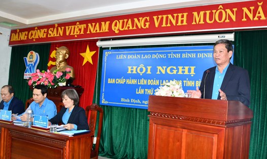 Phó Chủ tịch Tổng LĐLĐ Việt Nam Huỳnh Thanh Xuân phát biểu chỉ đạo hội nghị. Ảnh: Xuân Nhàn