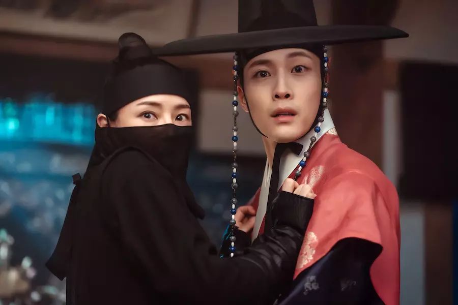 Cảnh phim “Hoa nở về đêm” của Honey Lee, Lee Jong Won. Ảnh: Nhà sản xuất