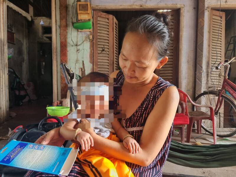 Gia đình bé Trần Phúc An khó khăn, không tiền tiếp tục điều trị bệnh cho An. Ảnh: Hoàng Lộc