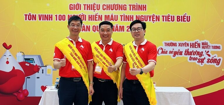 Dấu ấn những “thủ lĩnh” phong trào vận động hiến máu tình nguyện, từ trái sang phải: TS Trần Ngọc Quế, anh Nguyễn Hữu Thuận và TS Ngô Mạnh Quân. Ảnh: NVCC