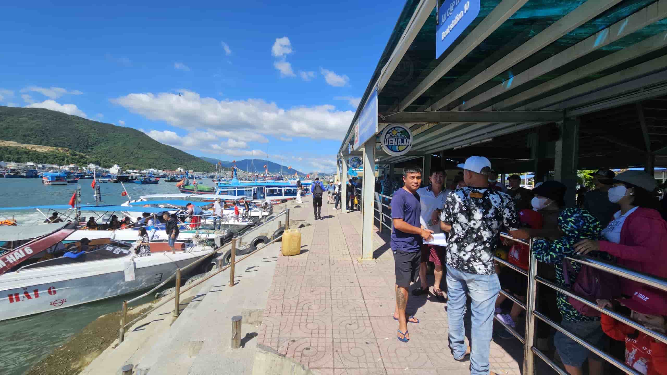 Khánh Hòa phấn đấu đón trên 9 triệu lượt khách du lịch trong năm 2024. Ảnh: Hữu Long