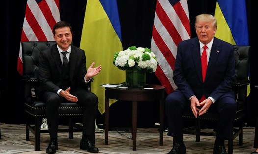 Tổng thống Mỹ Donald Trump gặp Tổng thống Ukraina Volodymyr Zelensky bên lề phiên họp của Liên Hợp Quốc ở Mỹ, ngày 25.9.2019. Ảnh: Xinhua