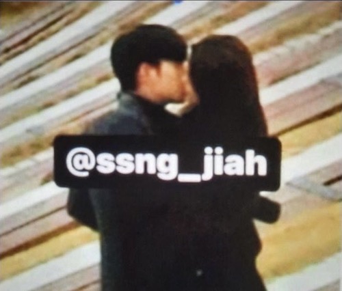 Bức ảnh được đồn đoán là Giselle và Jihoon hôn nhau. Ảnh: Twitter
