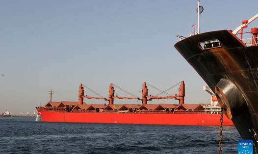 Một tàu chở hàng cập cảng Mersin, Thổ Nhĩ Kỳ, ngày 5.1.2024. Ảnh: Xinhua