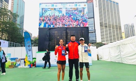 Hoàng Nguyên Thanh và Hoàng Thị Ngọc Hoa là hai vận động viên marathon quốc gia thuộc đơn vị Bình Phước, đại diện của Việt Nam tham dự Giải marathon vô địch châu Á 2024 diễn ra tại Hong Kong (Trung Quốc). Ảnh: Hoài Việt 