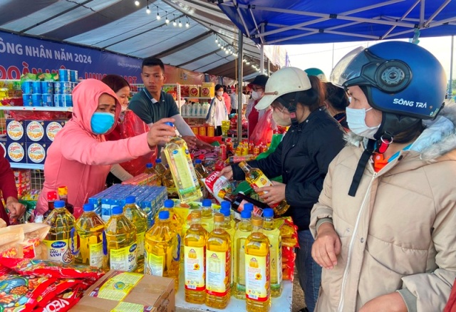 Dù khó khăn, vẫn lo Tết cho đoàn viên, công nhân