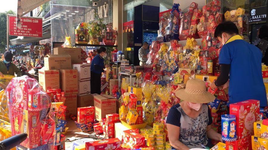 Đà Nẵng phong phú giỏ quà dịp cận Tết. Ảnh: Trần Thi