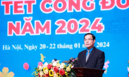 Chủ tịch Tổng Liên đoàn Lao động Việt Nam Nguyễn Đình Khang phát biểu khai mạc chương trình. Ảnh: Hải Nguyễn 