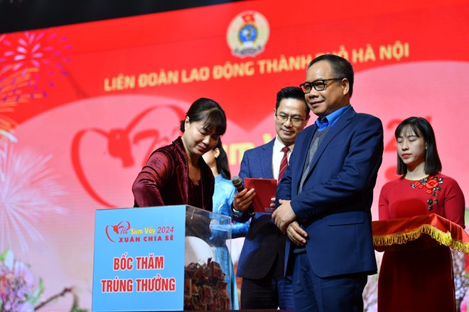 Vui Tết Sum vầy, trúng thưởng ti vi, công nhân thỏa mơ ước nhiều năm