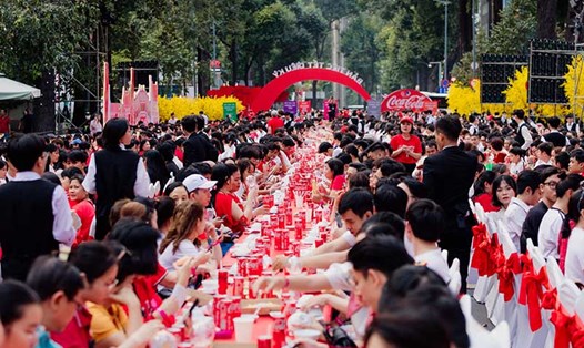 Coca-Cola tổ chức sự kiện “Bàn tiệc Tết diệu kỳ", với sự tham gia của hơn 1.000 gia đình. Ảnh: Doanh nghiệp cung cấp
