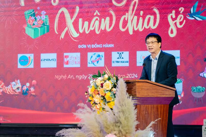 Tiến sĩ Nguyễn Ngọc Ân - Chủ tịch Công đoàn Giáo dục Việt Nam, phát biểu tại chương trình.  Ảnh: Văn An