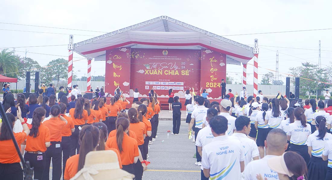 Hơn 1.500 công nhân Khu Kinh tế Đông Nam Nghệ An vui Tết sum vầy