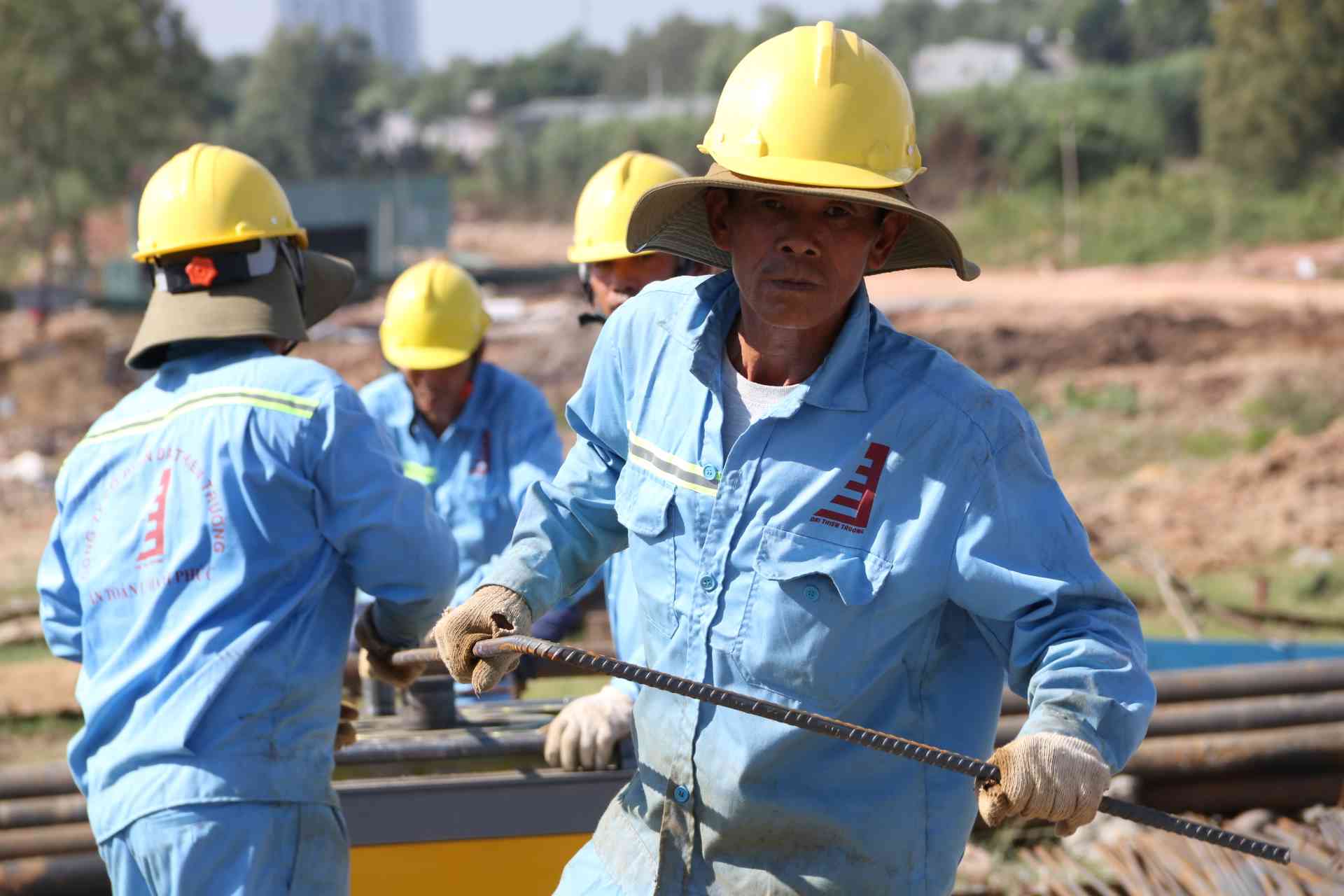 Bình Dương đang đẩy nhanh tiến độ dự án đường Vành đai 3 TPHCM. Ảnh: Đình Trọng