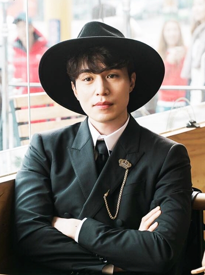 Lee Dong Wook trong bộ phim đình đám “Goblin“. Ảnh: NSX