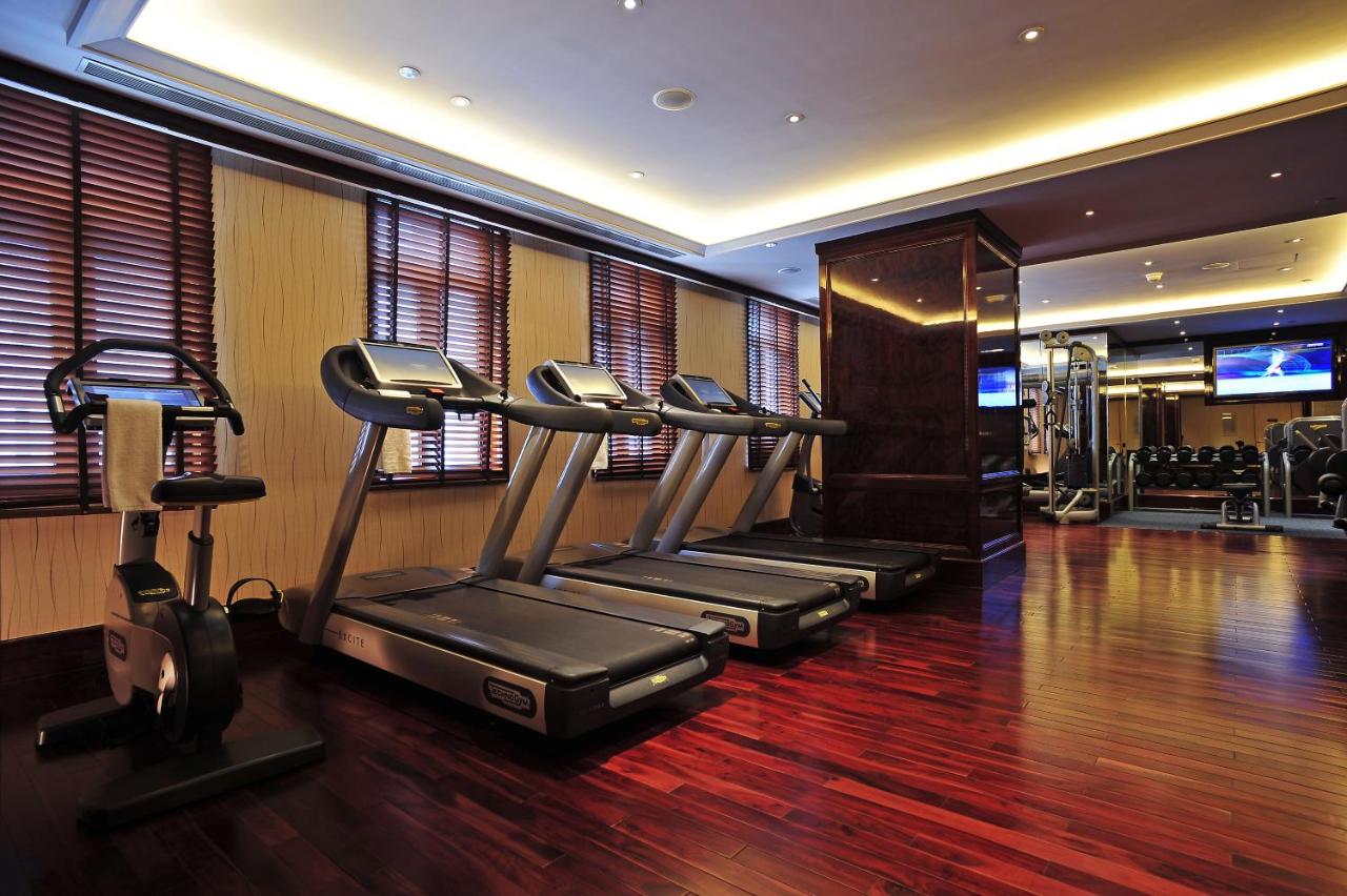 Khách sạn có đầy đủ bể bơi trong nhà, phòng tập gym, spa, Thái Cực Quyền, phòng họp, tổ chức sự kiện, dạ tiệc... đáp ứng yêu cầu của du khách.