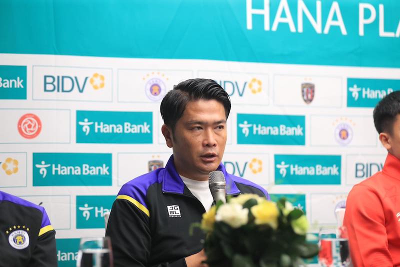Huấn luyện viên Daiki Iwamasa sẵn sàng cho trận đấu ra mắt Hà Nội FC. Ảnh: Minh Dân