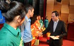 Phó Thủ tướng Trần Lưu Quang tặng quà công nhân, người lao động Hải Phòng