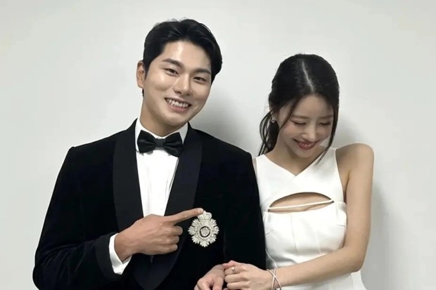 Lee Yi Kyung phủ nhận khi vướng tin hẹn hò cựu thành viên Lovelyz - Mijoo. Ảnh: Instagram