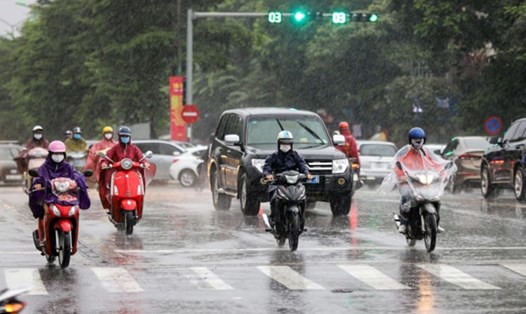 Dự báo Hà Nội tiếp tục có mưa trong sáng mai 23.1. Ảnh: Tô Thế. 