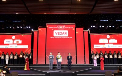 Đại diện Vedan Việt Nam ông Tsai Tsung Hsiao (Giám đốc cao cấp) - nhận chứng nhận từ ban tổ chức. Ảnh: Vedan
