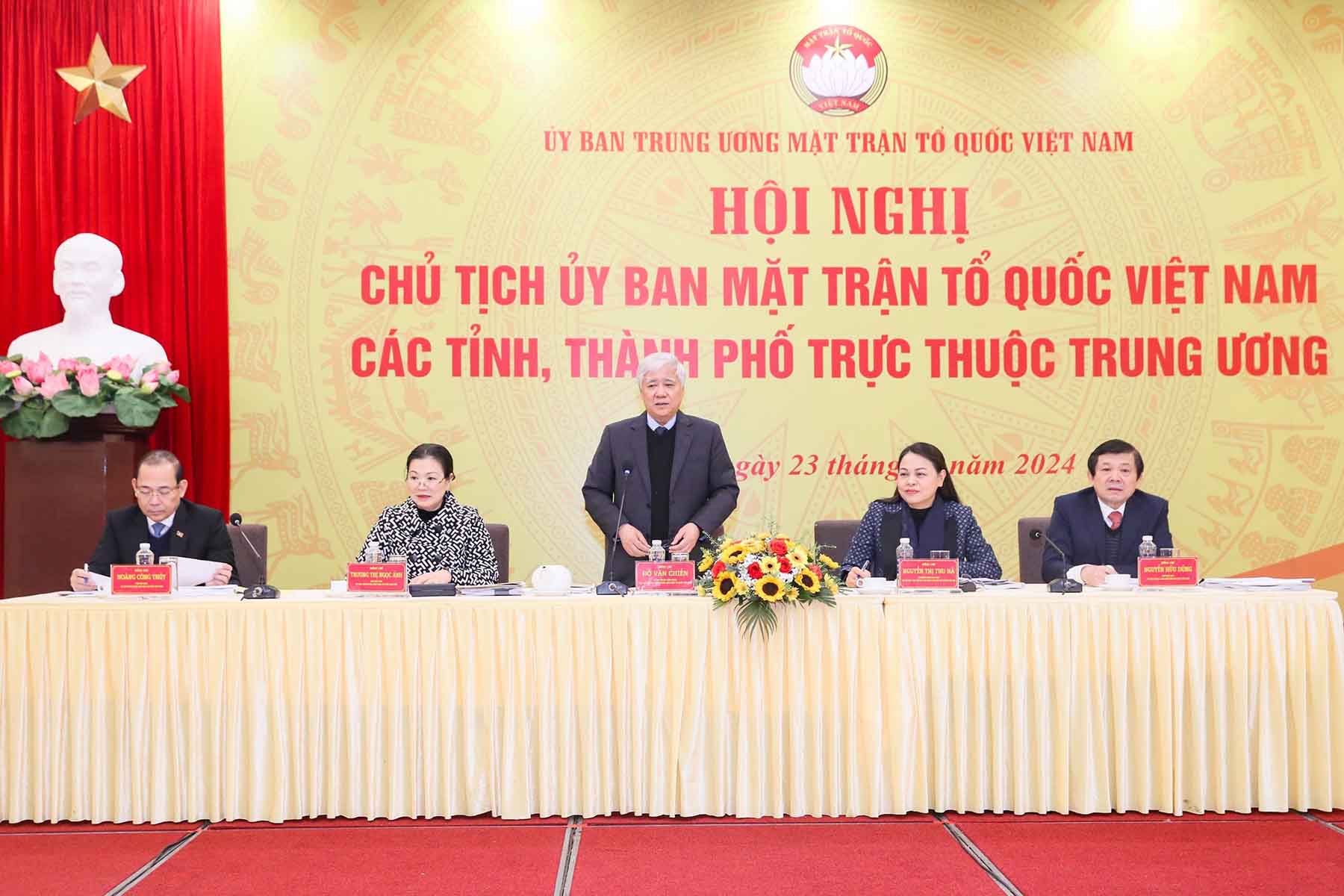 Chủ tịch Ủy ban Trung ương MTTQ Việt Nam Đỗ Văn Chiến phát biểu tại hội nghị.  