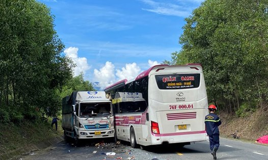 Nhiều vụ tai nạn xảy ra trên tuyến cao tốc La Sơn - Túy Loan, đoạn qua huyện Hòa Vang, TP Đà Nẵng. Ảnh: Văn Trực
