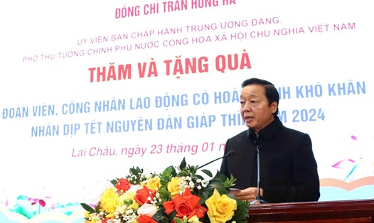 Phó Thủ tướng Trần Hồng Hà dự Chương trình Tết Sum vầy - Xuân chia sẻ tại Lai Châu. Ảnh: Nguyễn Chanh