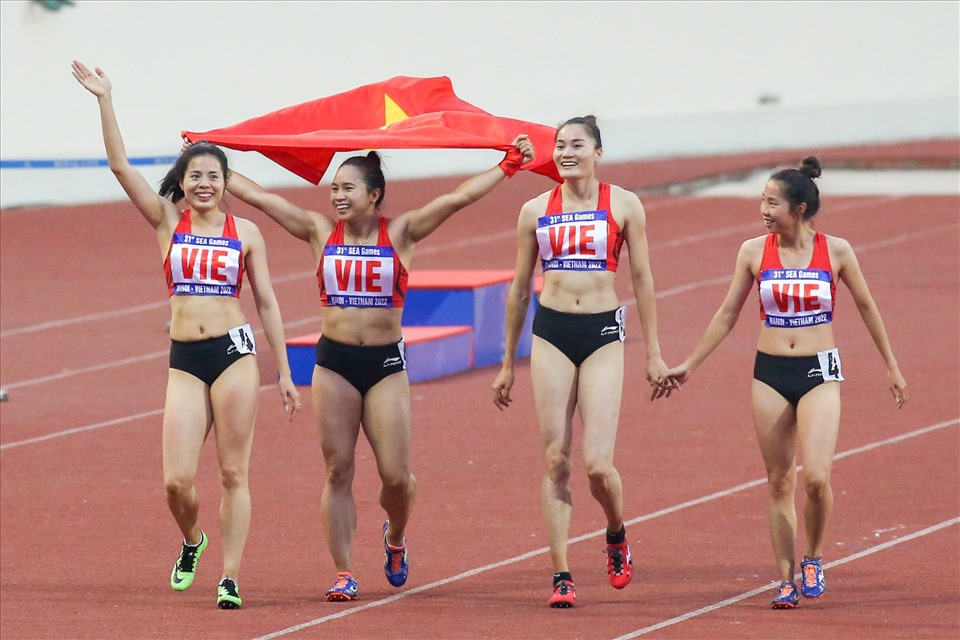 Đội tiếp sức 4x400m nữ của điền kinh Việt Nam tại SEA Games 31. Ảnh: Thanh Vũ