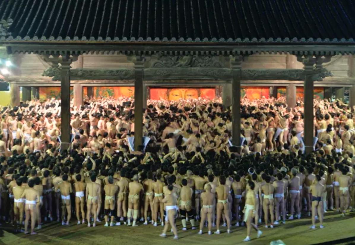 Lễ hội đàn ông khỏa thân ở Nhật Bản. Ảnh: Japan Travel
