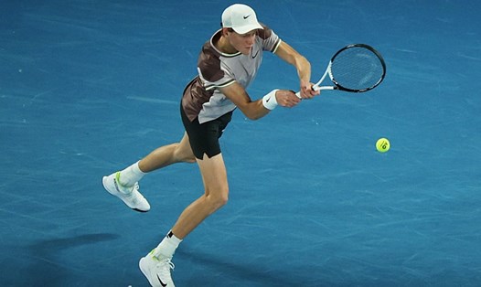 Jannik Sinner có lần đàu tiên vào bán kết Australian Open, tái ngộ Novak Djokovic. Ảnh: Australian Open