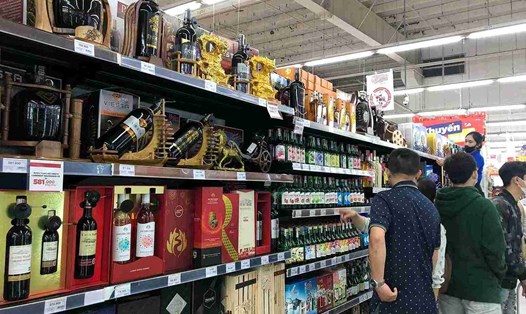 Hình ảnh ghi nhận tại siêu thị Go Cần Thơ ngày 24.1, người dân Cần Thơ đã bắt đầu mua sắm Tết. Ảnh: Bích Ngọc