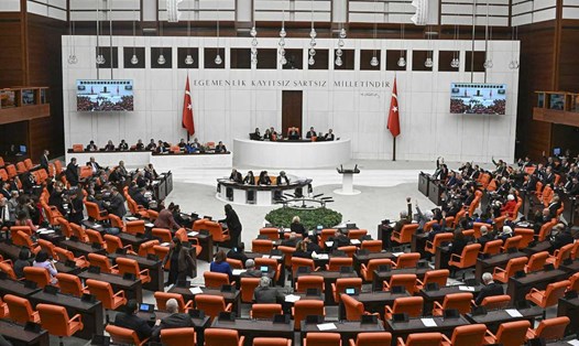 Quốc hội Thổ Nhĩ Kỳ họp ngày 23.1 phê chuẩn đề nghị của Thụy Điển gia nhập NATO. Ảnh: Anadolu