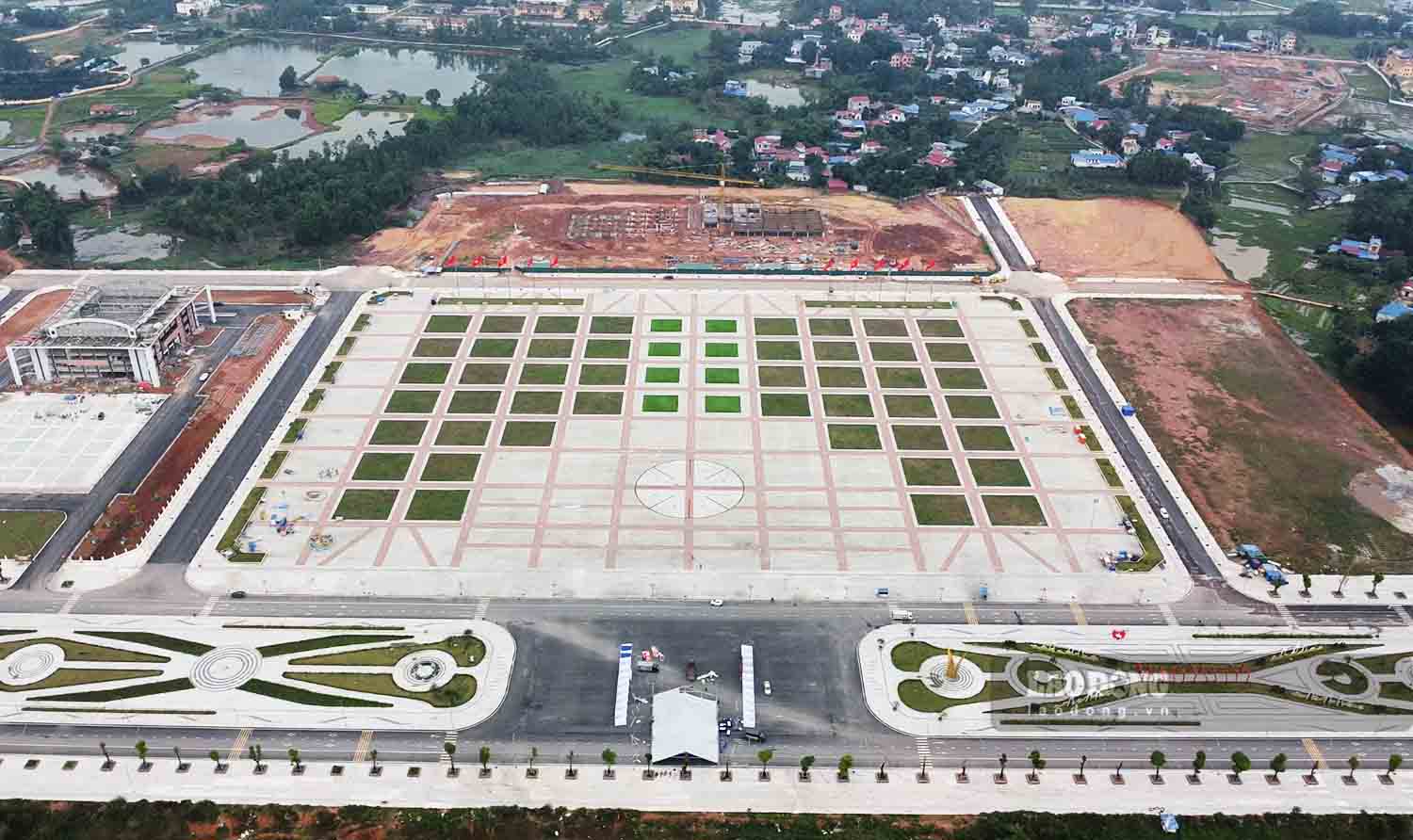 Quảng trường Vạn Xuân được xem là điểm nhấn cho thành phố Phổ Yên mới được thành lập. Ảnh: Việt Bắc.