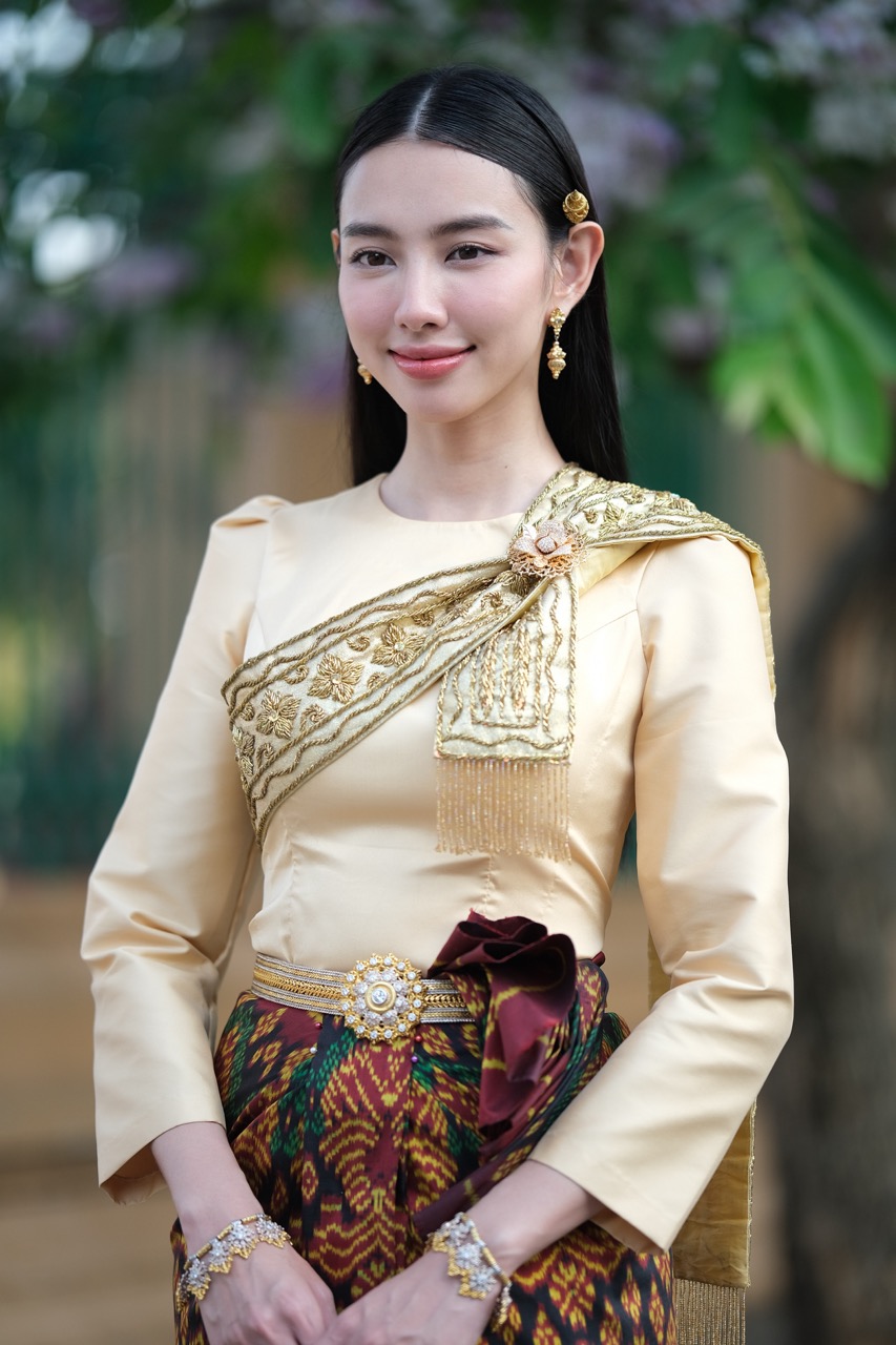 Thuỳ Tiên diện trang phục truyền thống của người Campuachia. Ảnh: NSCC.