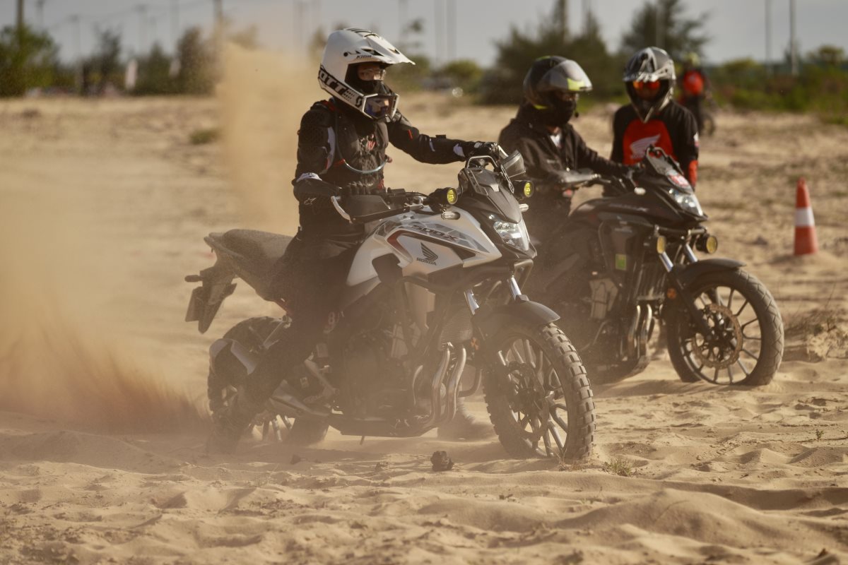 Hơn 1.000 tay lái môtô sẽ tham gia các hoạt động, trong đó điểm nhấn là các phần trình diễn, thi đấu xe môtô trên cát. Ảnh: Honda