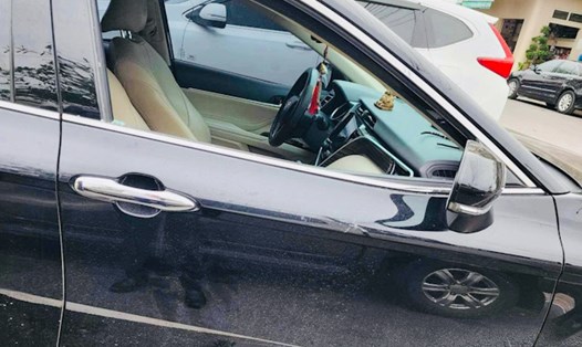 Một chiếc xe ô tô bị phá kính để trộm cắp tài sản tại TP Đồng Hới. Ảnh: Lê Phi Long