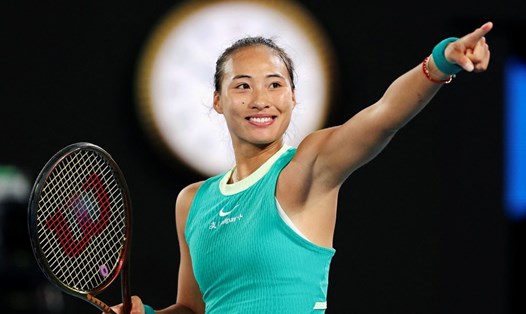 Tay vợt người Trung Quốc, Zheng Qinwen, đang gây ấn tượng tại Australian Open 2024. Ảnh: AO