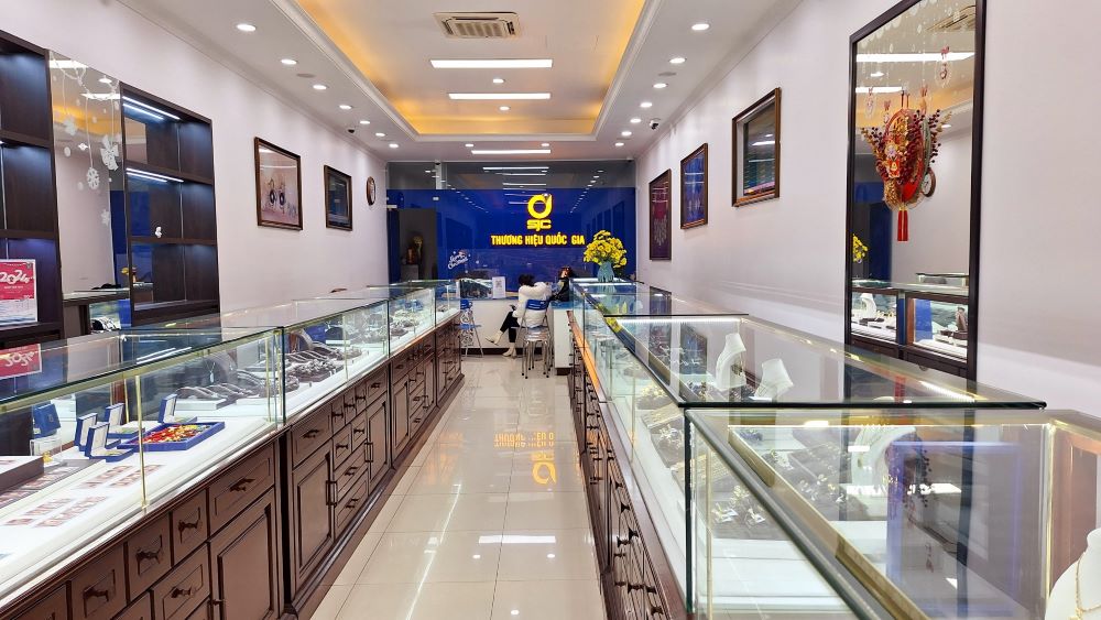Cửa hàng kinh doanh vàng đường Trần Nhân Tông (quận Hai Bà Trưng - Hà Nội). Ảnh: Đền Phú