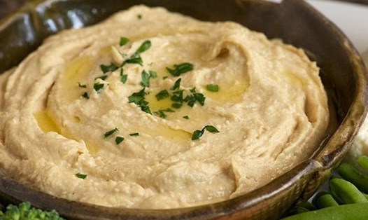 Loại sốt Hummus được cho có ít nồng độ axit uric. Ảnh: Medical News