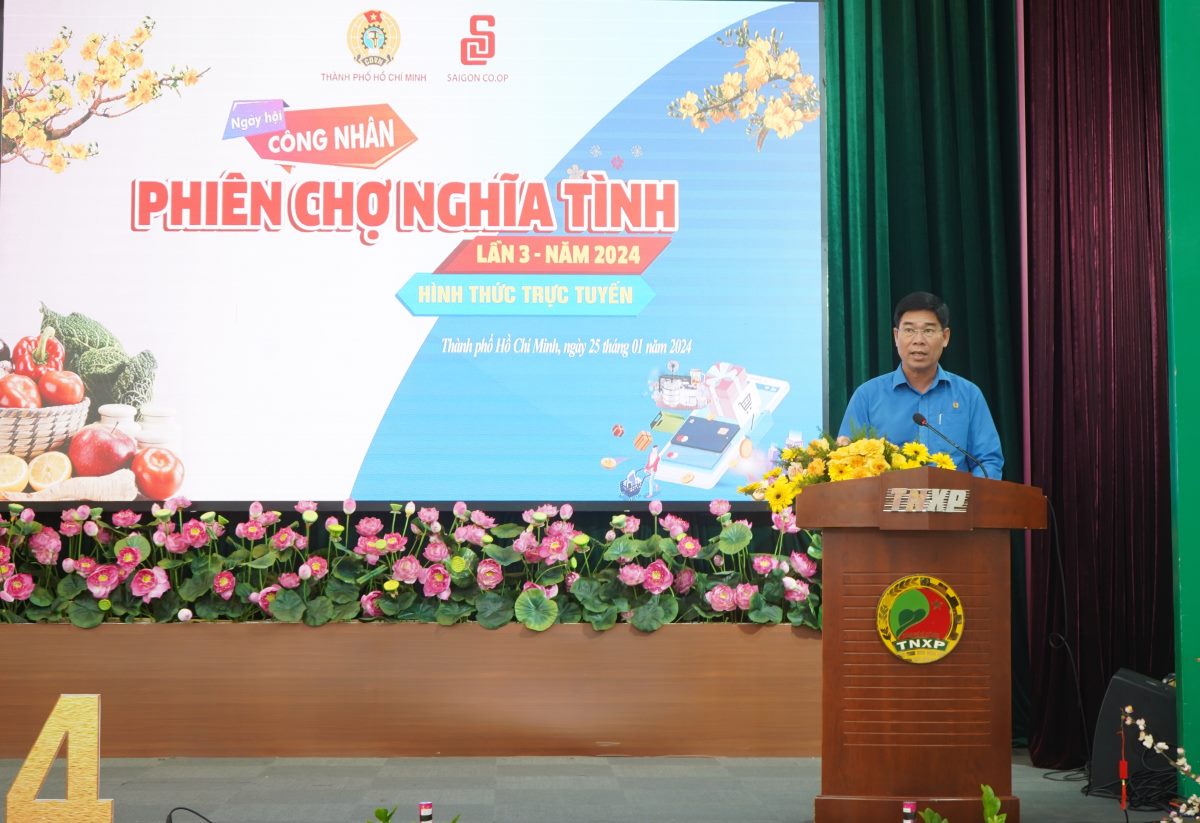Ông Phạm Chí Tâm - Phó Chủ tịch LĐLĐ TPHCM phát biểu tại buổi khai mạc. Ảnh: Phương Ngân