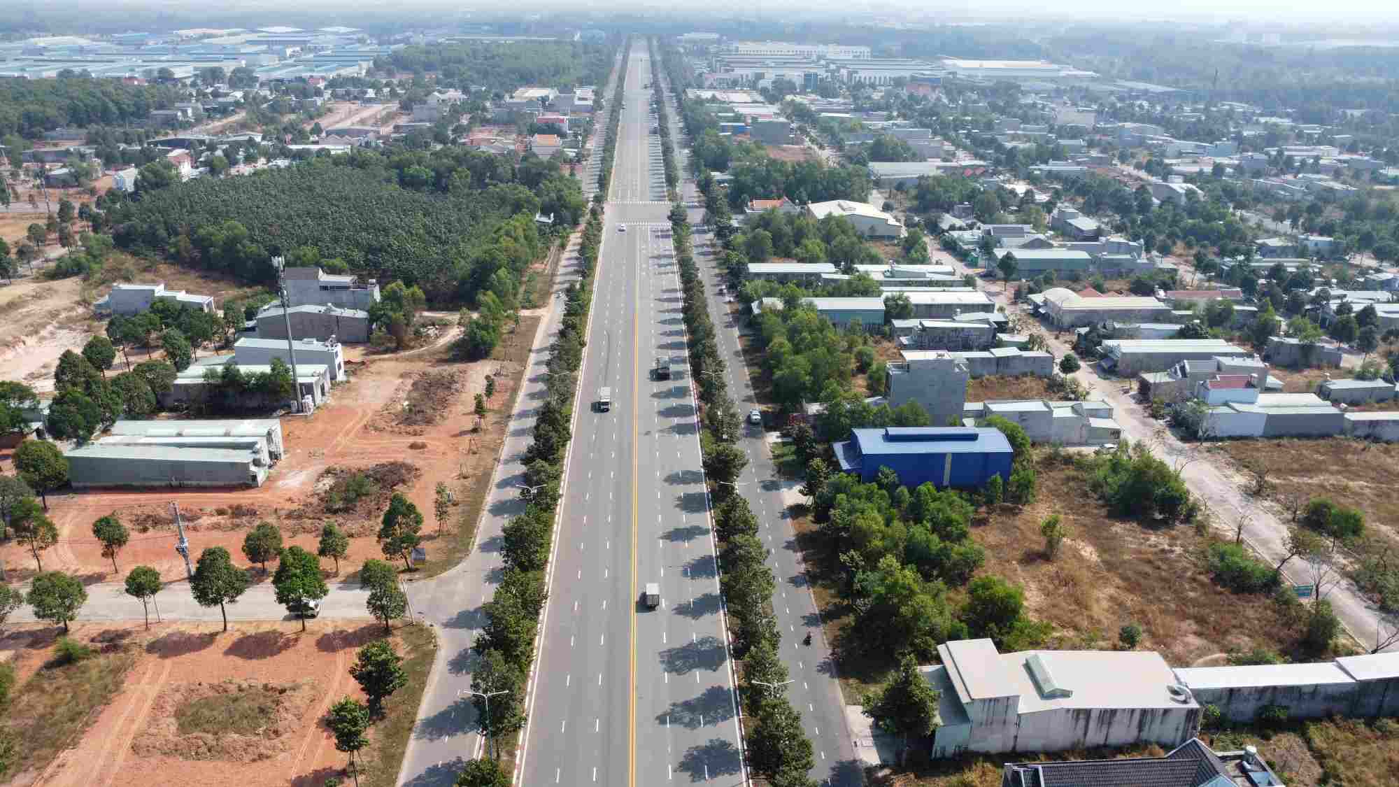 Đường Vành đai 4 TPHCM qua Bến Cát, Bình Dương đã được đầu tư xây dựng một đoạn khoảng 8km. Ảnh: Đình Trọng